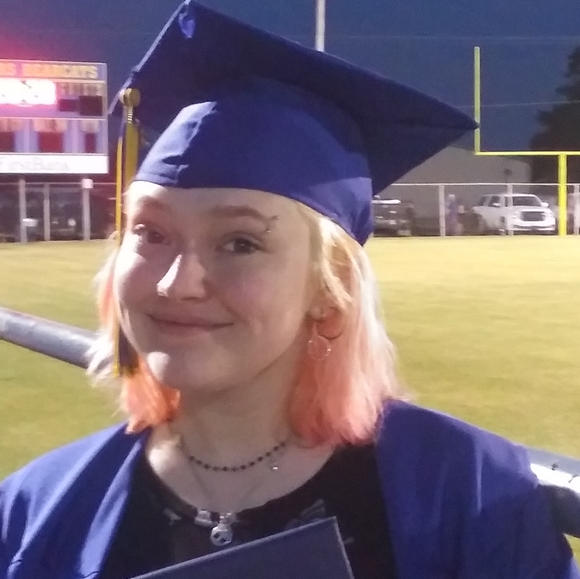 Meet your Posher, June - Picture 3 of 4